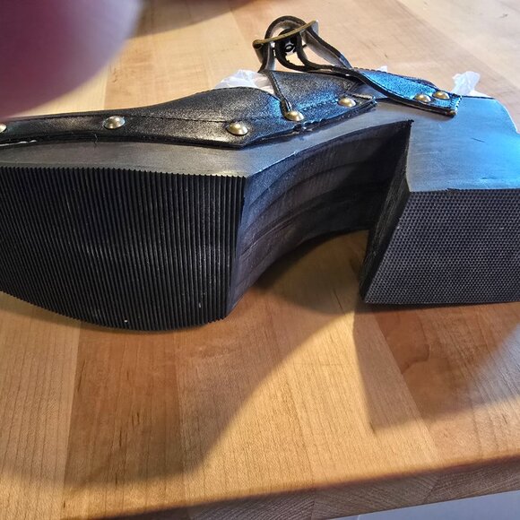 John Fluevog FLUESEUM black leather open toed wooden clog - Picture 6 of 6